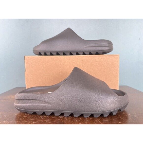 Adidas Yeezy Slides "Dark Onyx" Men's Size 9 ID5103